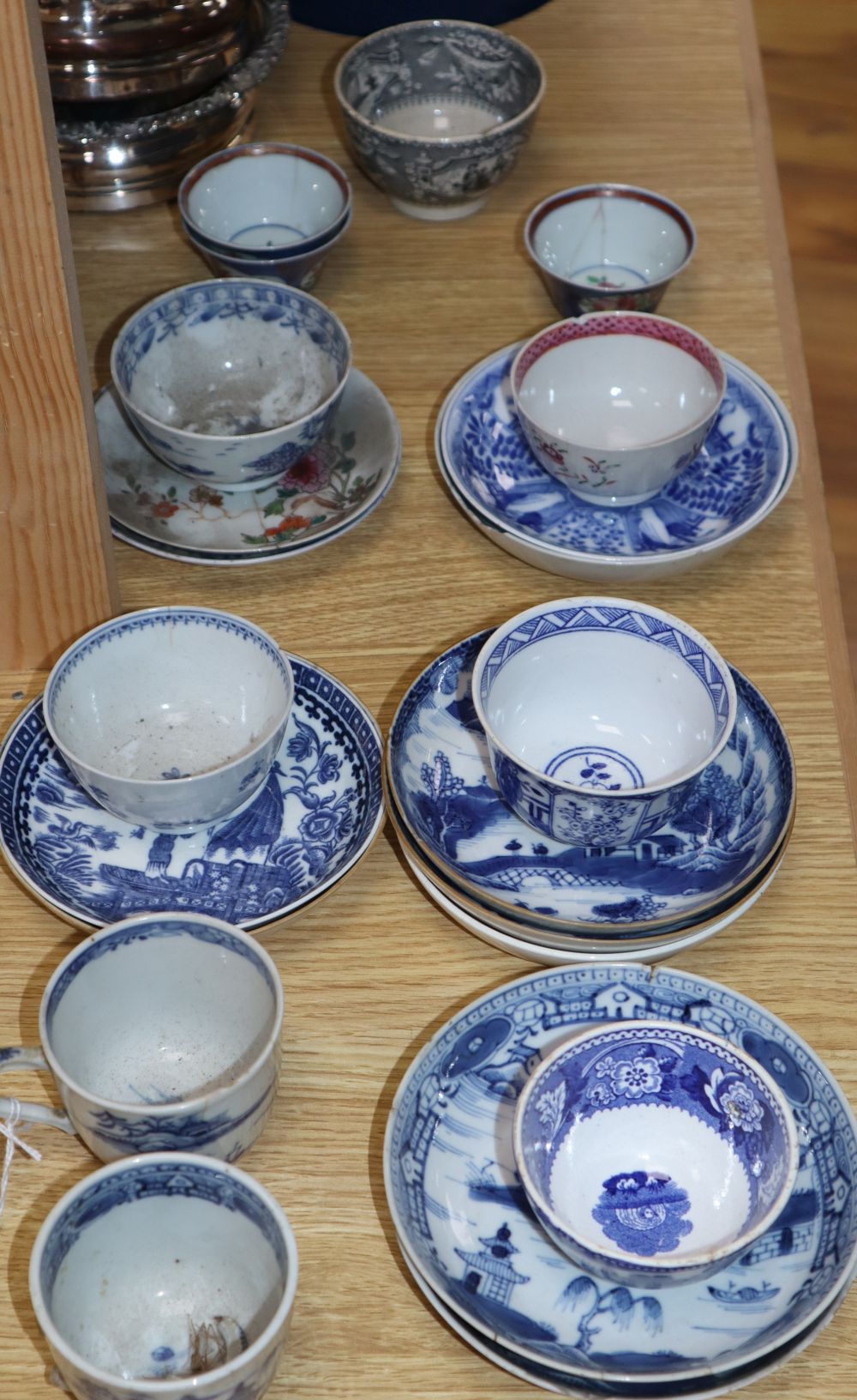 A quantity of Chinese ceramic tea bowls and saucers